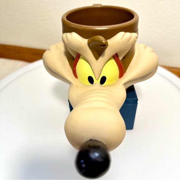 Vintage KFC Looney Tunes Mugs - Bugs Bunny, Wyle E. Coyote, and Tasmanian Devil - Picture 4 of 9